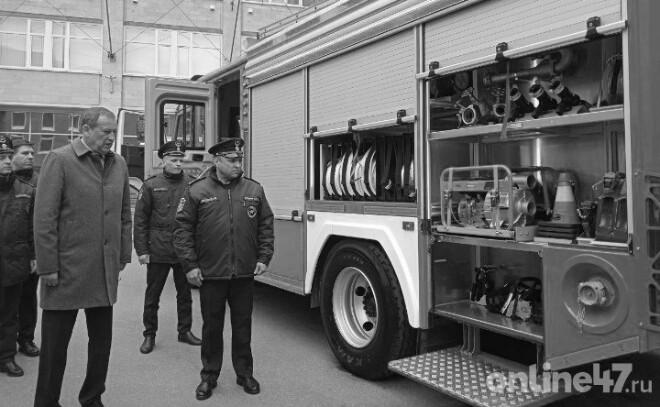 Александр Дрозденко осмотрел новую пожарную технику для огнеборцев Ленобласти