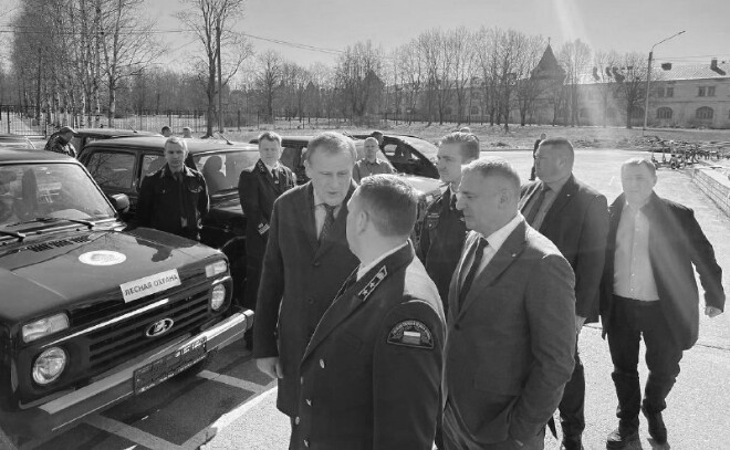 Александр Дрозденко поручил ликвидировать нелегальные свалки и навести порядок на обочинах Ленобласти