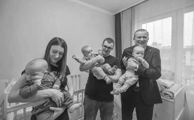 В День беременных Александр Дрозденко напомнил о региональной «подушке безопасности» для будущих мам