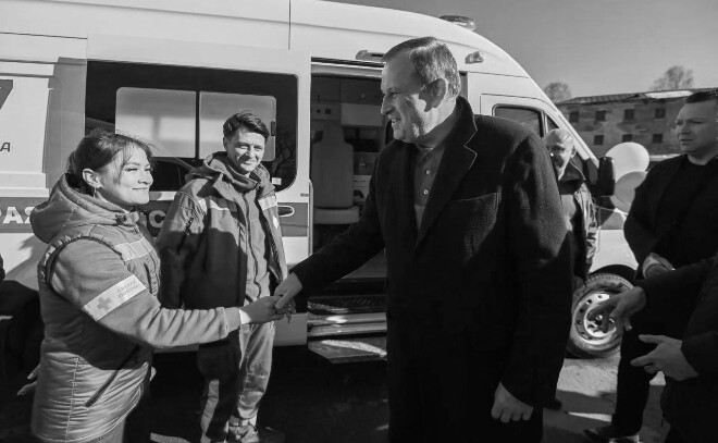 Дрозденко поздравил сотрудников скорой помощи Ленобласти с профессиональным праздником