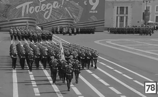 В Петербурге на Дворцовой площади прошел Парад Победы