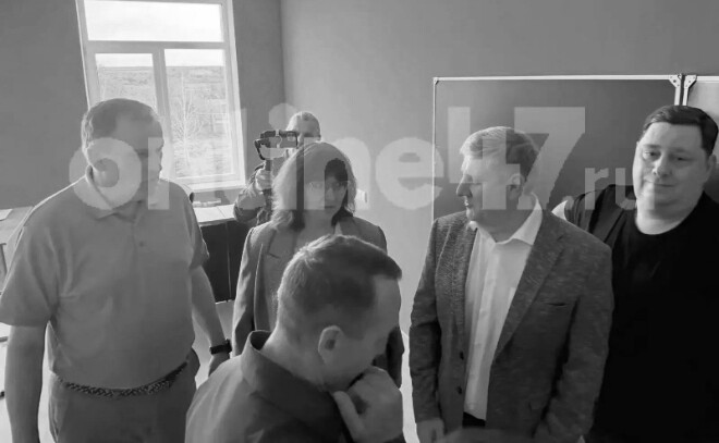 Александр Дрозденко осмотрел восстановленный лицей информационных технологий в Енакиево